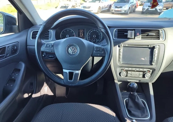 Volkswagen Jetta cena 27900 przebieg: 110800, rok produkcji 2011 z Sanok małe 121